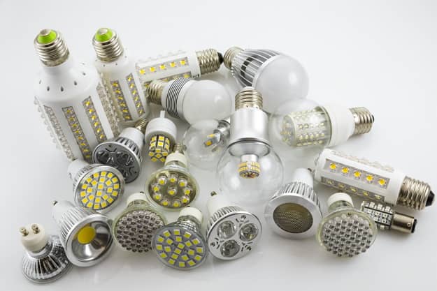 LED žiarovky sa na trhu vyskytujú v najrôznejších prevedeniach.