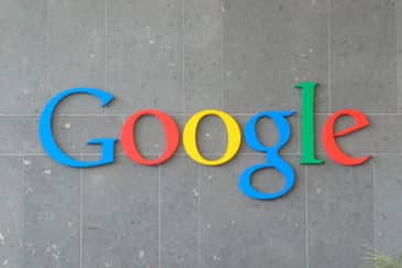 google spolieha aj na solárne elektrárne, snaží sa, aby bol napájaný zo obnoviteľných zdrojov energie