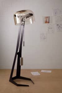 postfossil - lampa využíva ako zdroj energie gravitáciu